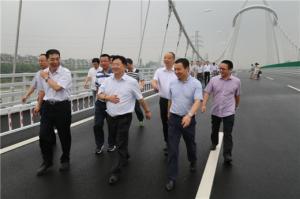 市委常委、常務(wù)副市長(zhǎng)楊建新一行視察浮玉大橋